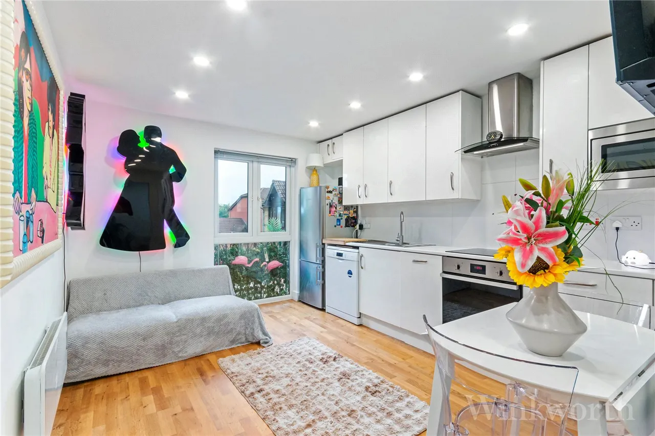 2 bed flat for sale, Sterling Gardens, London, SE14