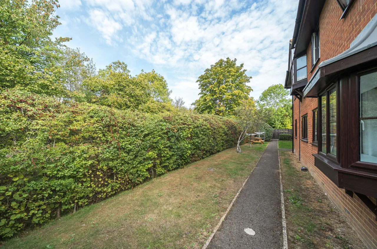 Constantius Court, Church Crookham, GU52, photo 10