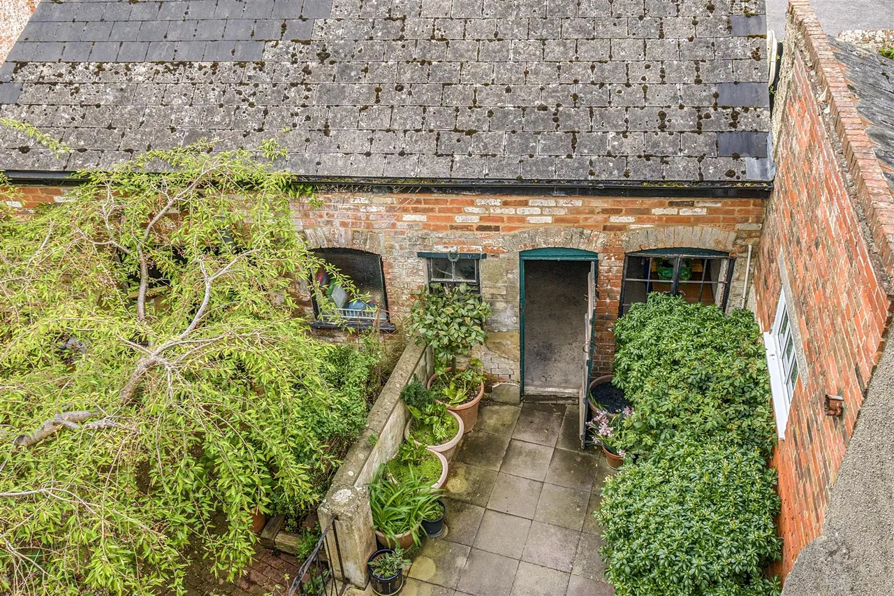 St. John's Street, Devizes, SN10, photo 22