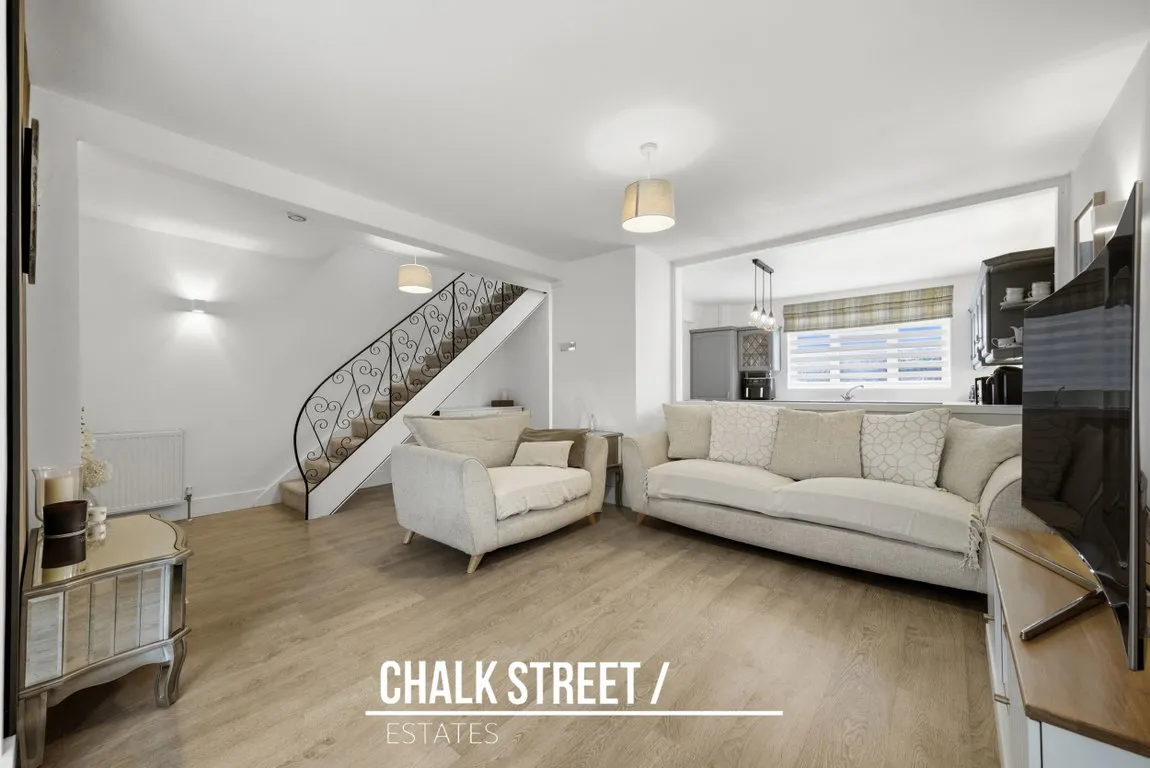 Elmhurst Drive, Hornchurch, Greater London, RM11 1PF, photo 4