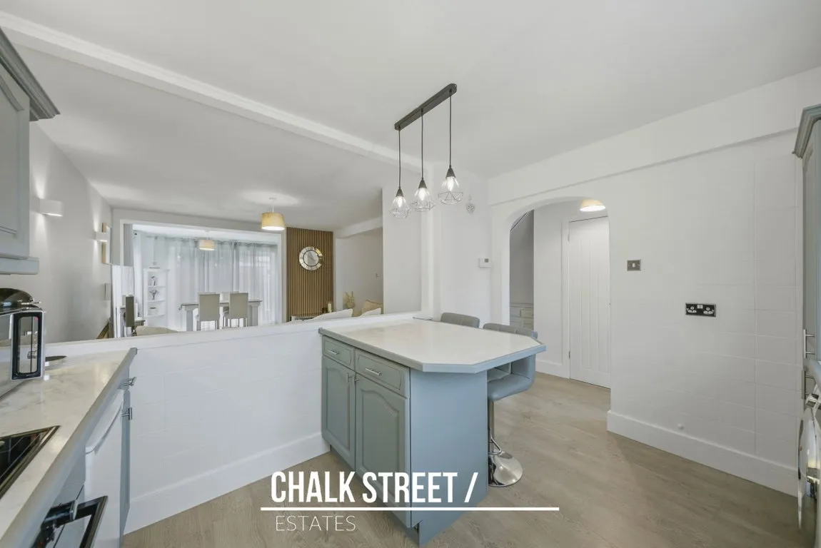 Elmhurst Drive, Hornchurch, Greater London, RM11 1PF, photo 6