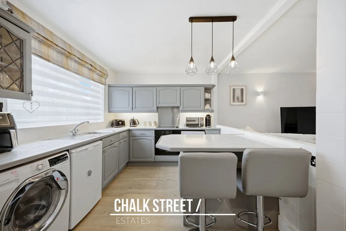 Elmhurst Drive, Hornchurch, Greater London, RM11 1PF, photo 5