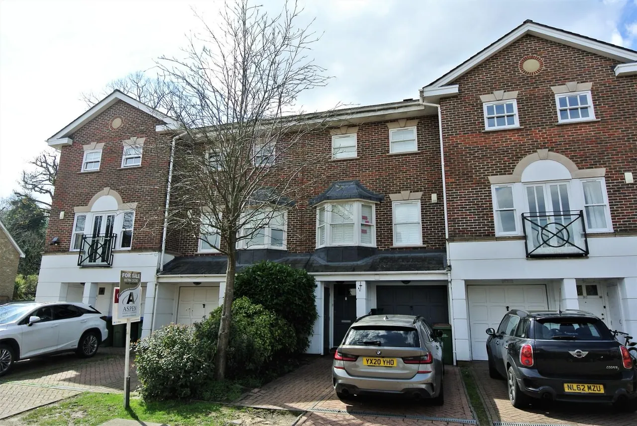 4 bed house for sale — Hayward Road, Thames Ditton, Surrey, KT7 0BF