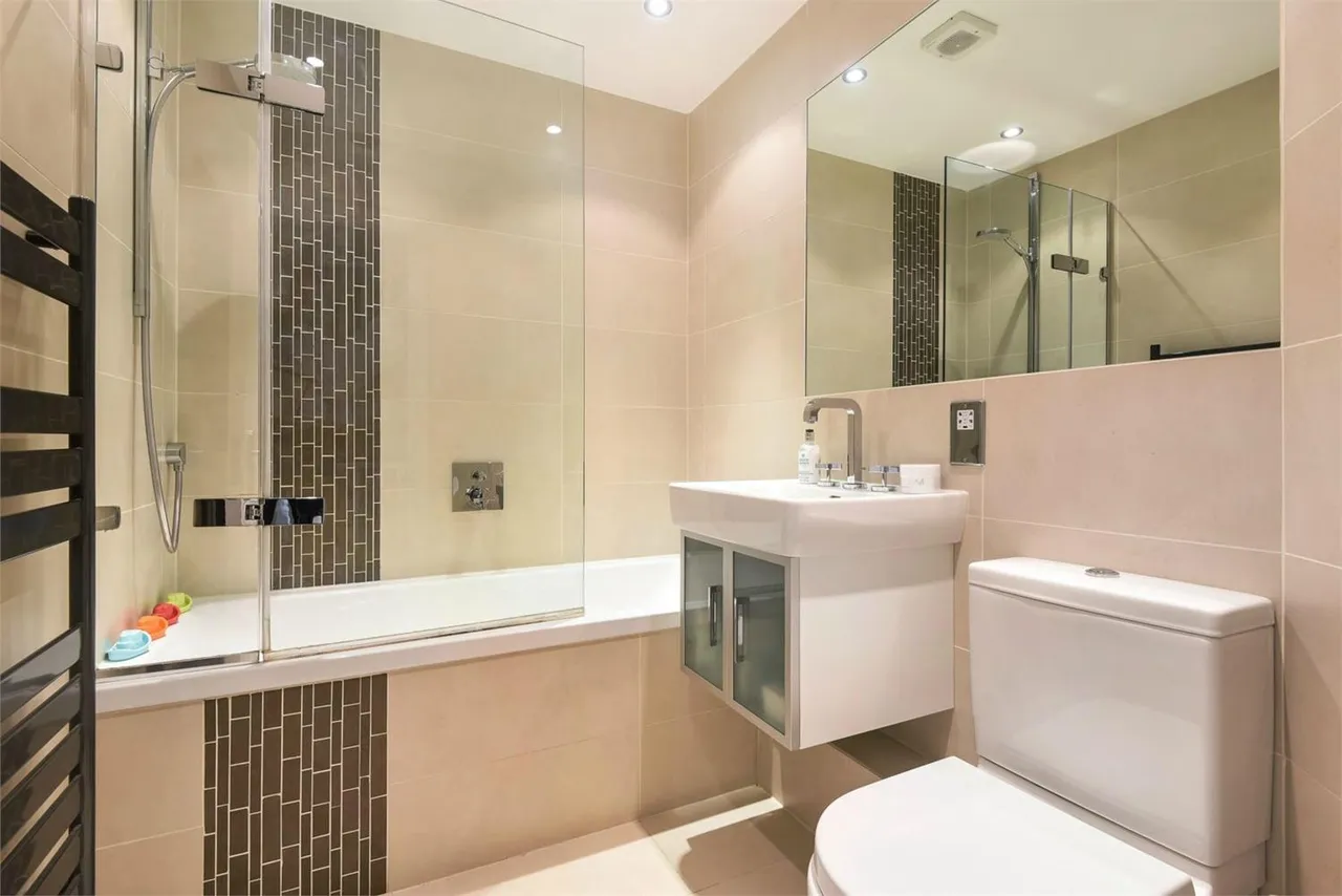 Hayward Road, Thames Ditton, Surrey, KT7 0BF, photo 6