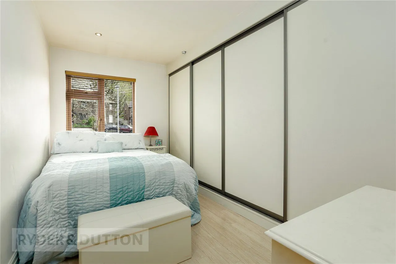 Brook Avenue, Uppermill, OL3, photo 12