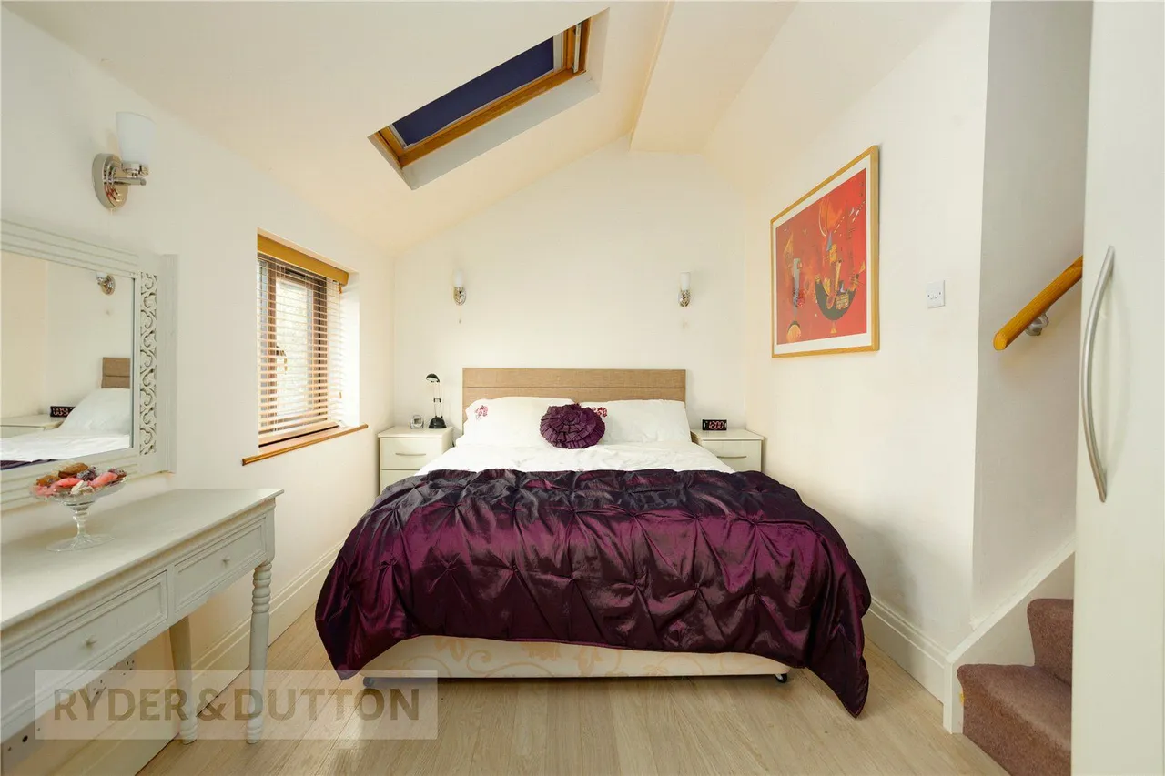 Brook Avenue, Uppermill, OL3, photo 10