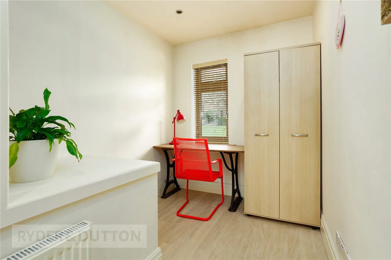 Brook Avenue, Uppermill, OL3, photo 14