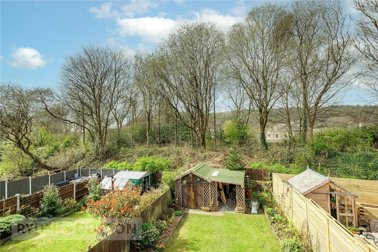 Brook Avenue, Uppermill, OL3, photo 17