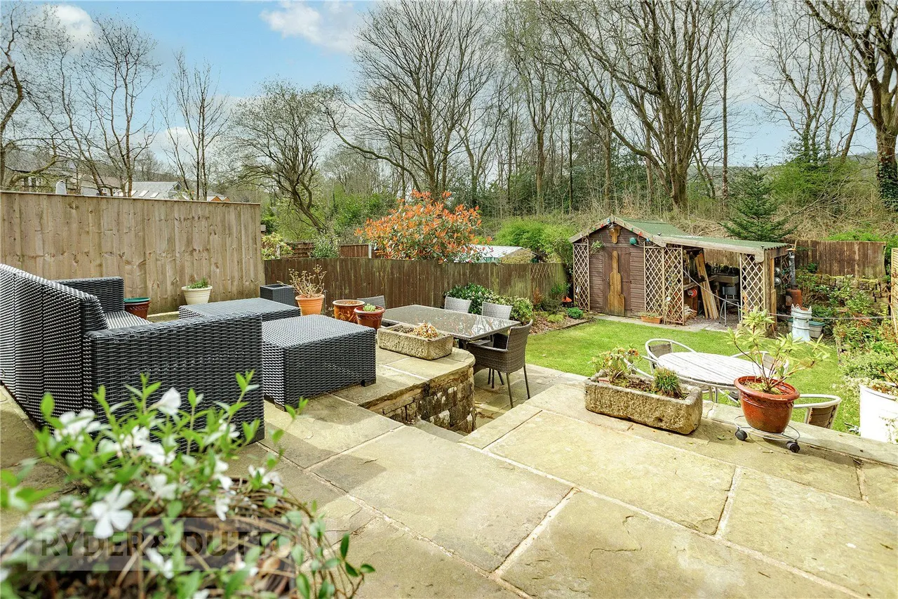 Brook Avenue, Uppermill, OL3, photo 18