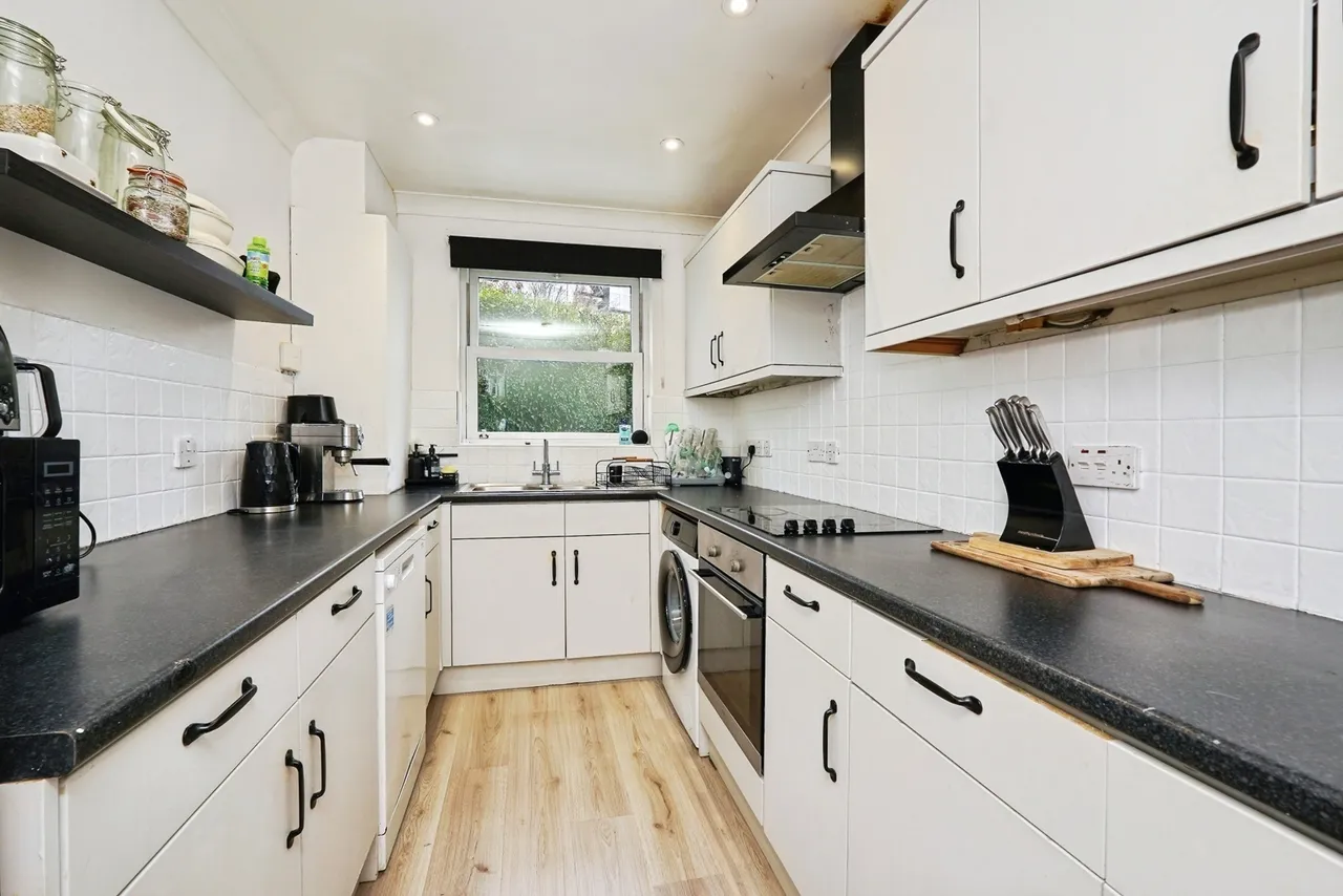 Manor Court, 38 Manor Road, Folkestone, Kent, CT20, photo 4