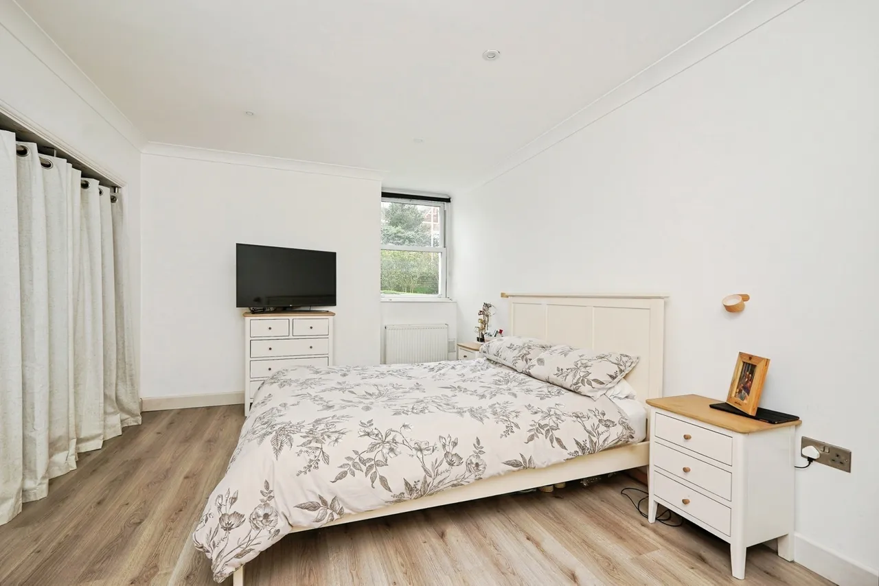 Manor Court, 38 Manor Road, Folkestone, Kent, CT20, photo 6