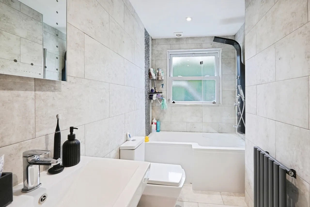 Manor Court, 38 Manor Road, Folkestone, Kent, CT20, photo 8