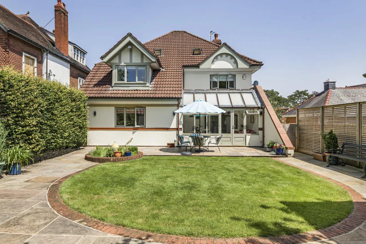 5 bed house for sale, Mill Road, Cardiff, CF14