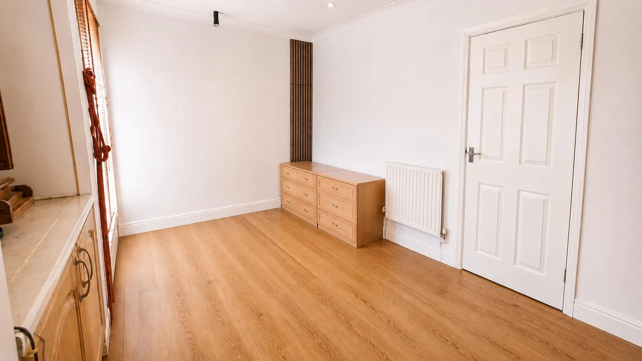 Central Avenue, South Ockendon, RM15, photo 11