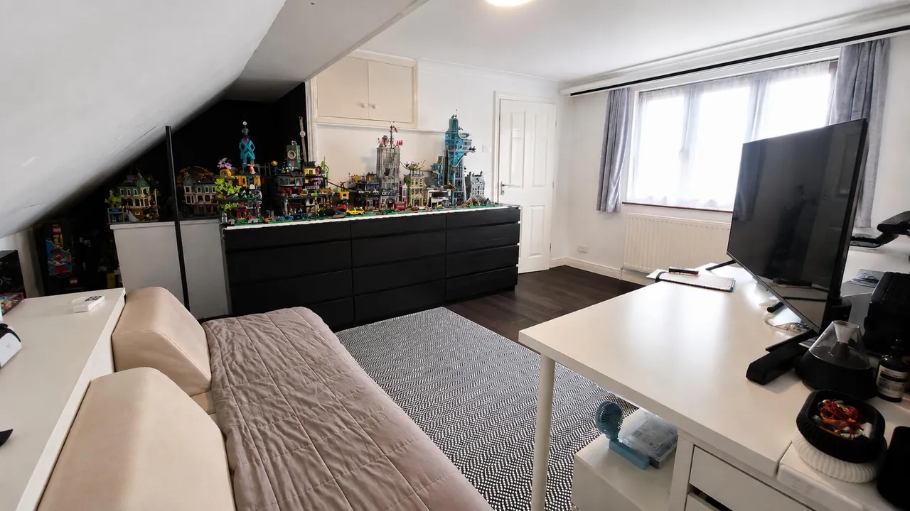 Central Avenue, South Ockendon, RM15, photo 21