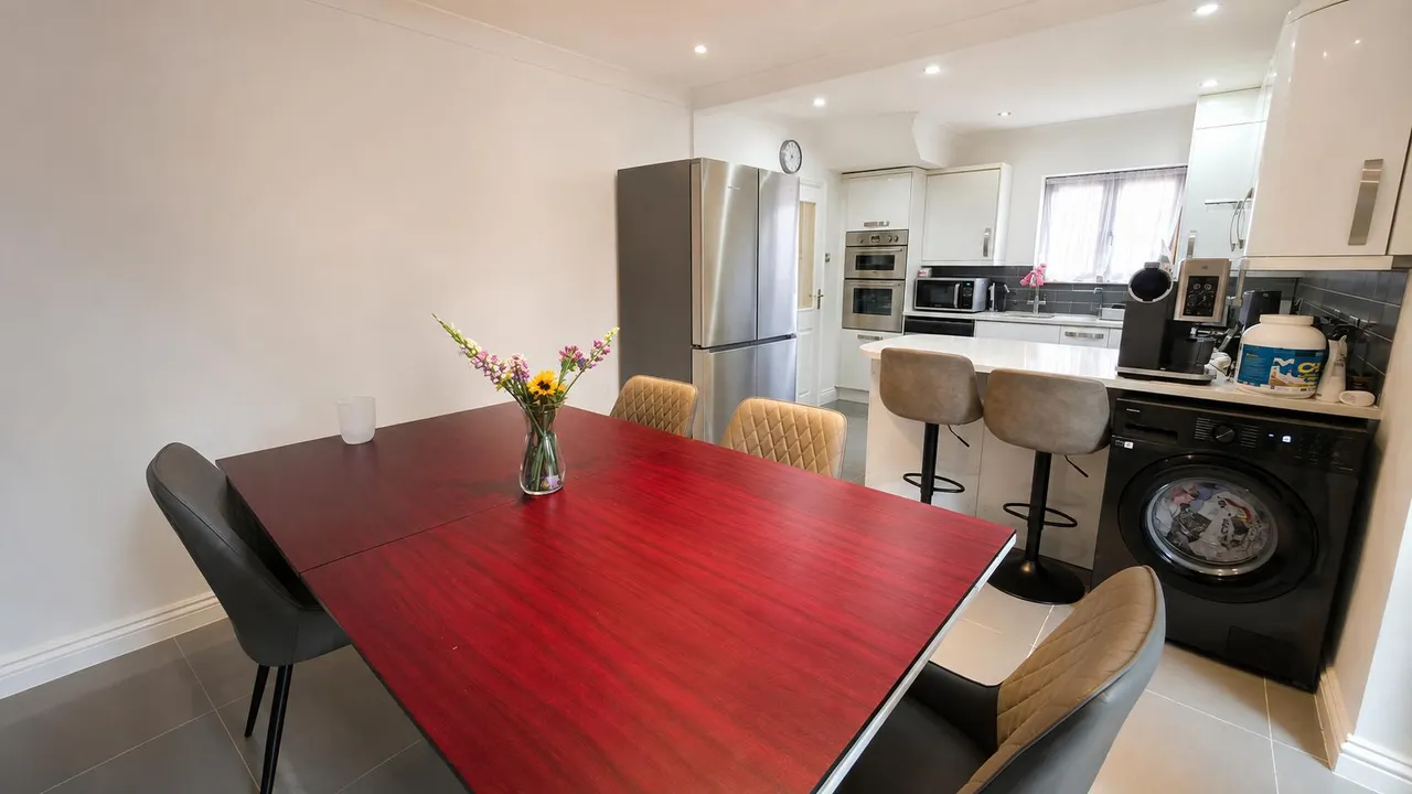 Central Avenue, South Ockendon, RM15, photo 8