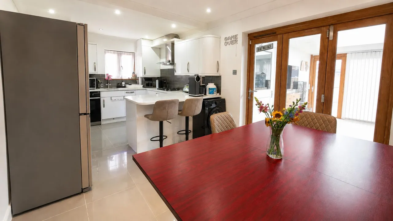 Central Avenue, South Ockendon, RM15, photo 2