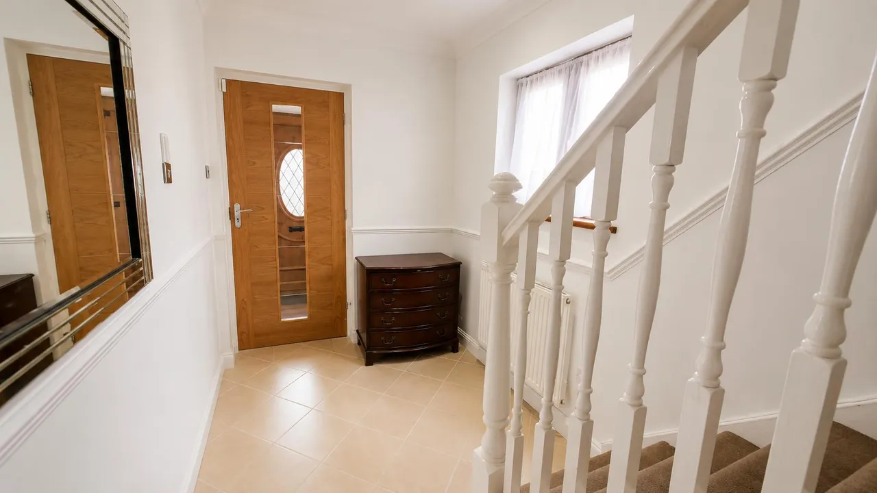 Central Avenue, South Ockendon, RM15, photo 13