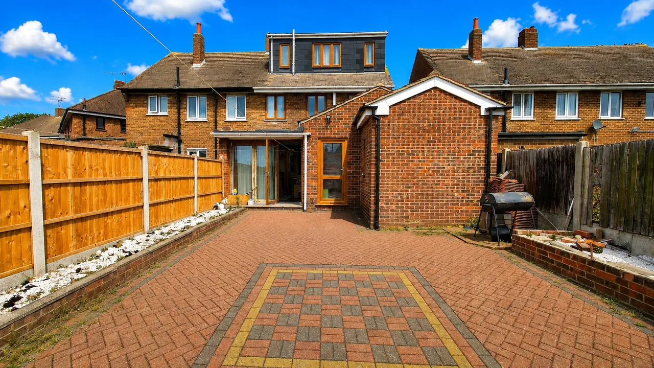 Central Avenue, South Ockendon, RM15, photo 4