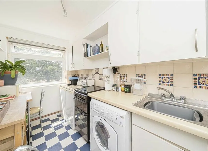 Harrowdene Gardens, Teddington, TW11, photo 2