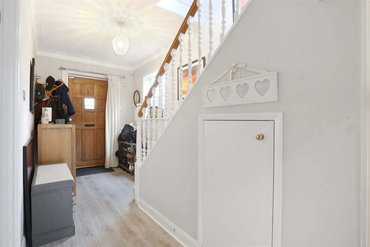 Tabor Gardens, Cheam, Sutton, Surrey, SM3 8RU, photo 7