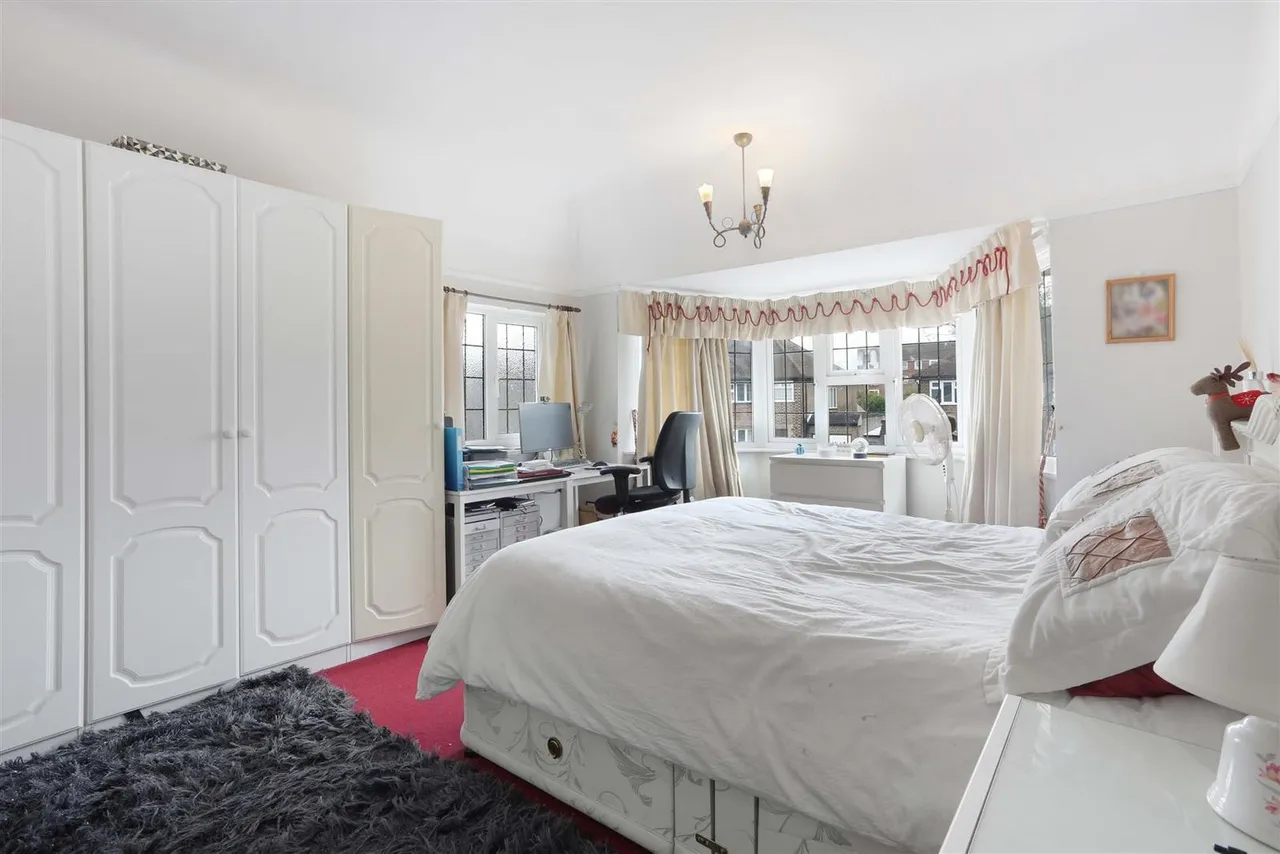 Tabor Gardens, Cheam, Sutton, Surrey, SM3 8RU, photo 11
