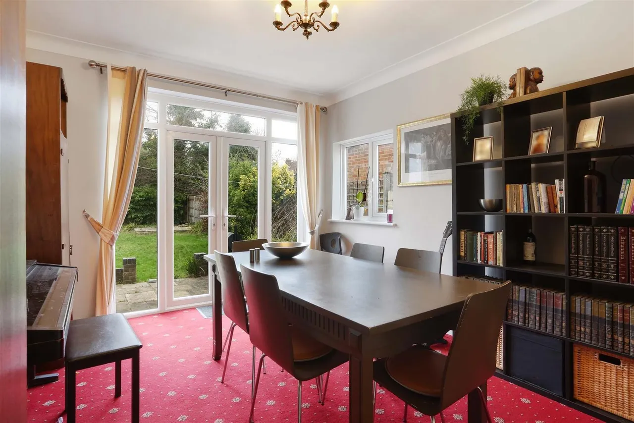 Tabor Gardens, Cheam, Sutton, Surrey, SM3 8RU, photo 4