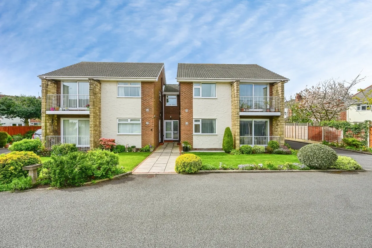 2 bed flat for sale, Phillips Lane, Formby, L37