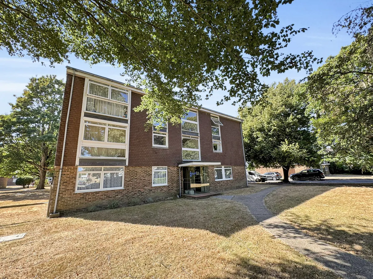 2 bed flat for sale, Dorchester Gardens, Worthing, BN11