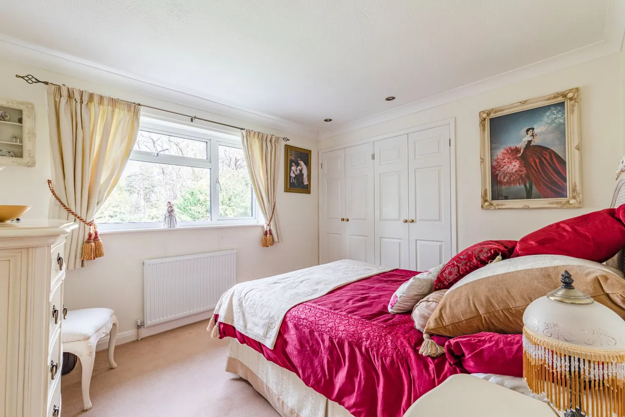 Forest Close, Pyrford, GU22, photo 21