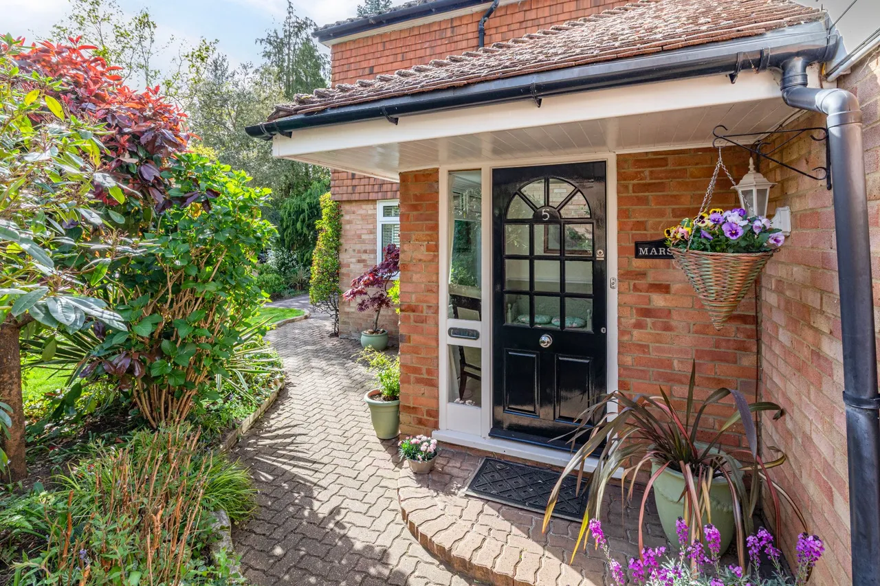 Forest Close, Pyrford, GU22, photo 5