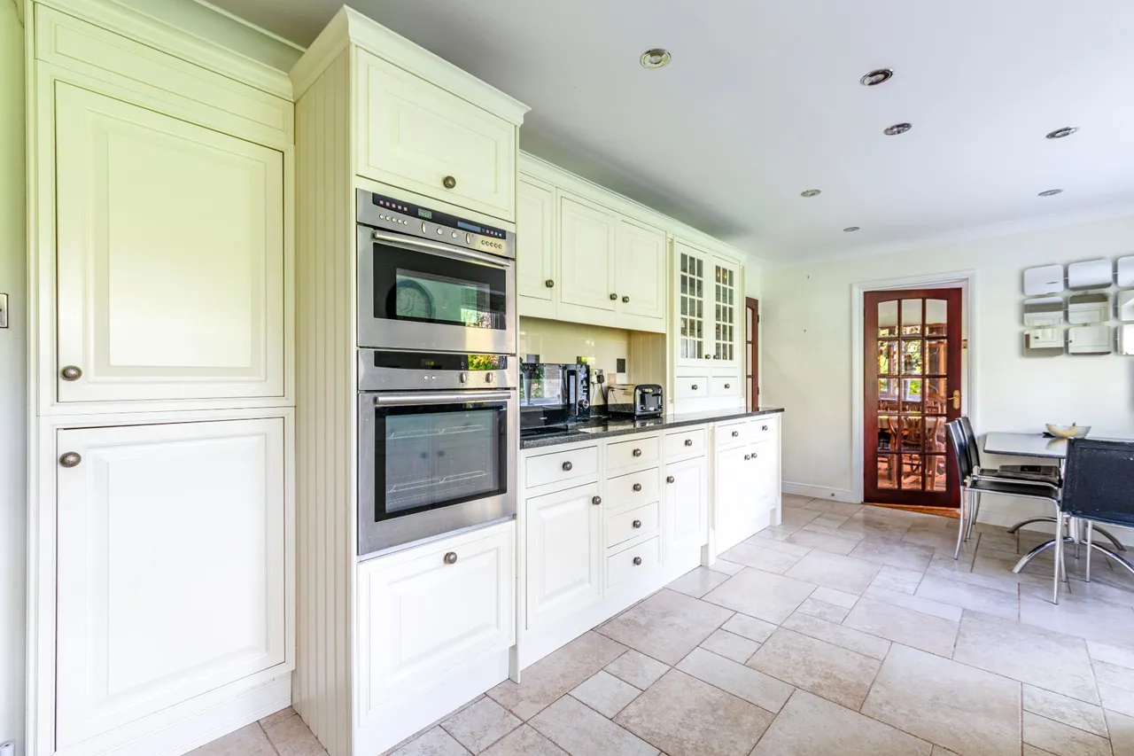 Forest Close, Pyrford, GU22, photo 14