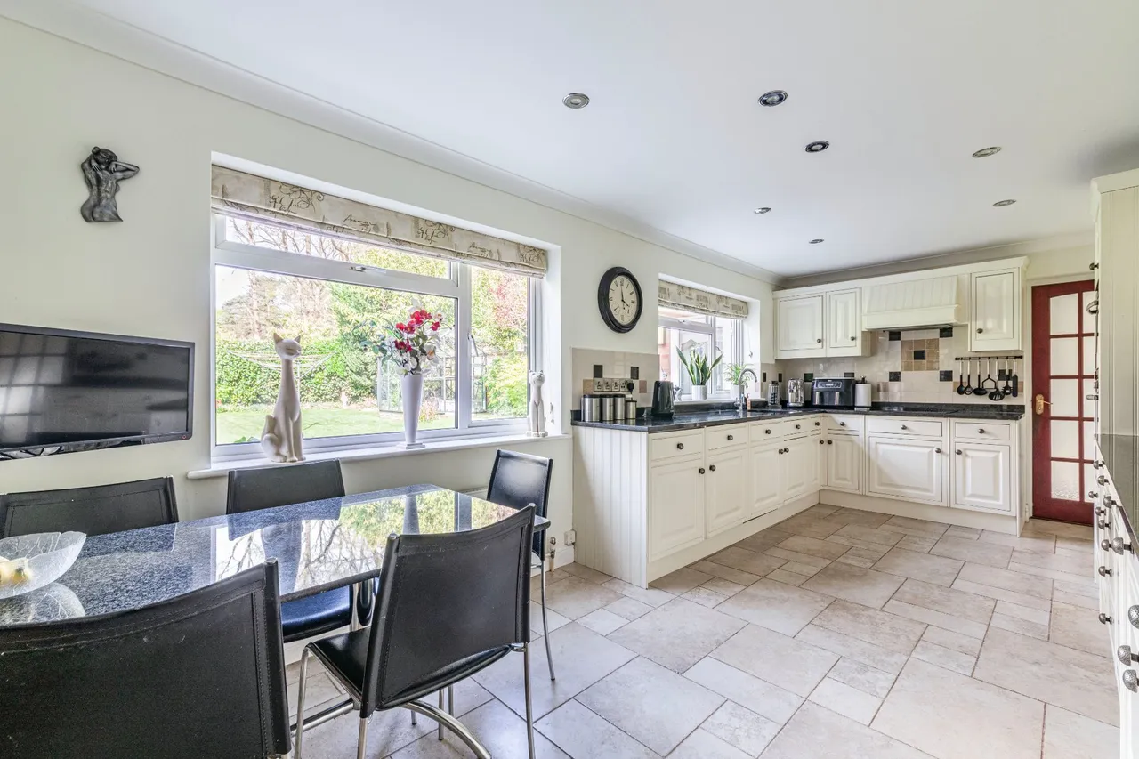 Forest Close, Pyrford, GU22, photo 13
