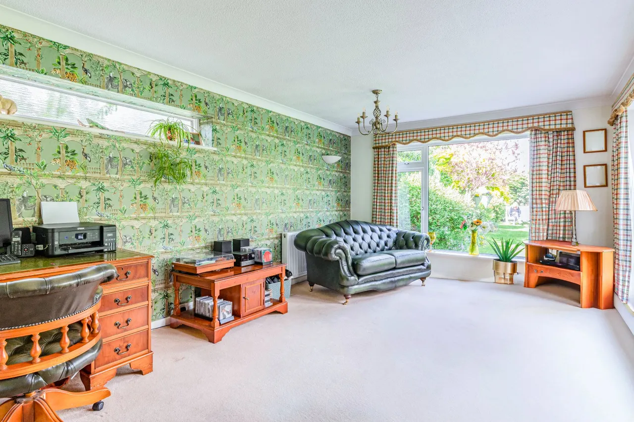 Forest Close, Pyrford, GU22, photo 11