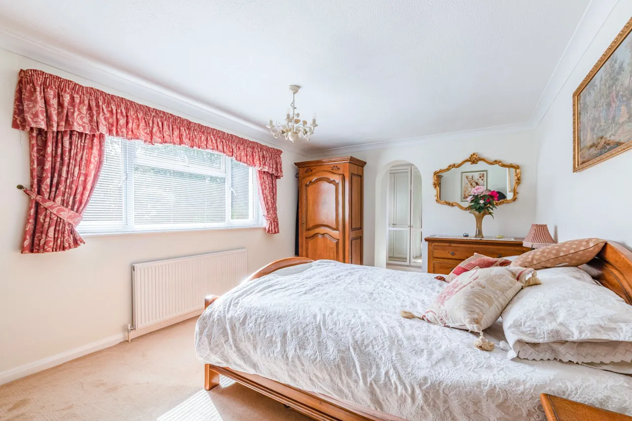 Forest Close, Pyrford, GU22, photo 17