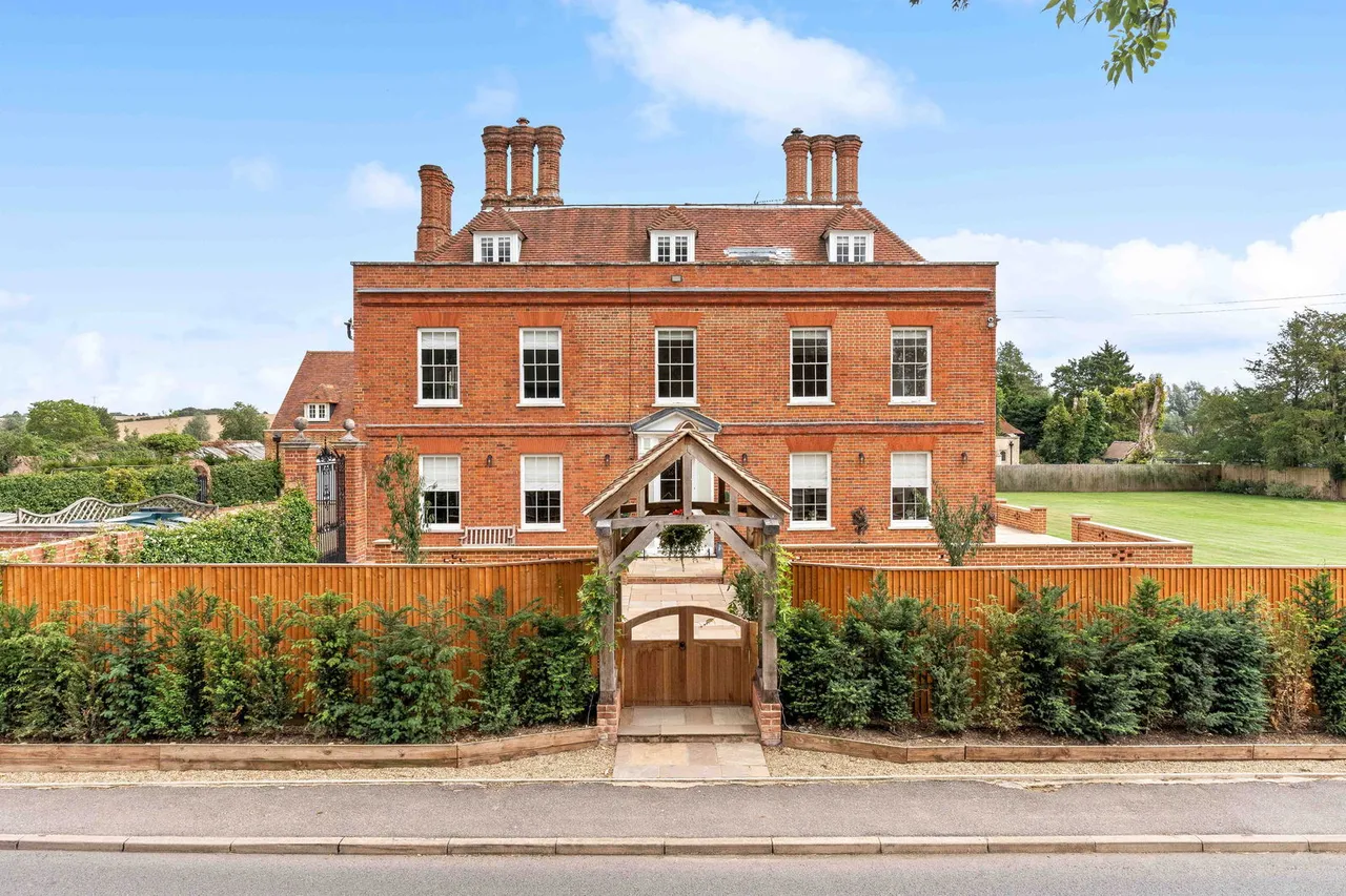 11 bed house for sale, Hare Street, Buntingford, SG9