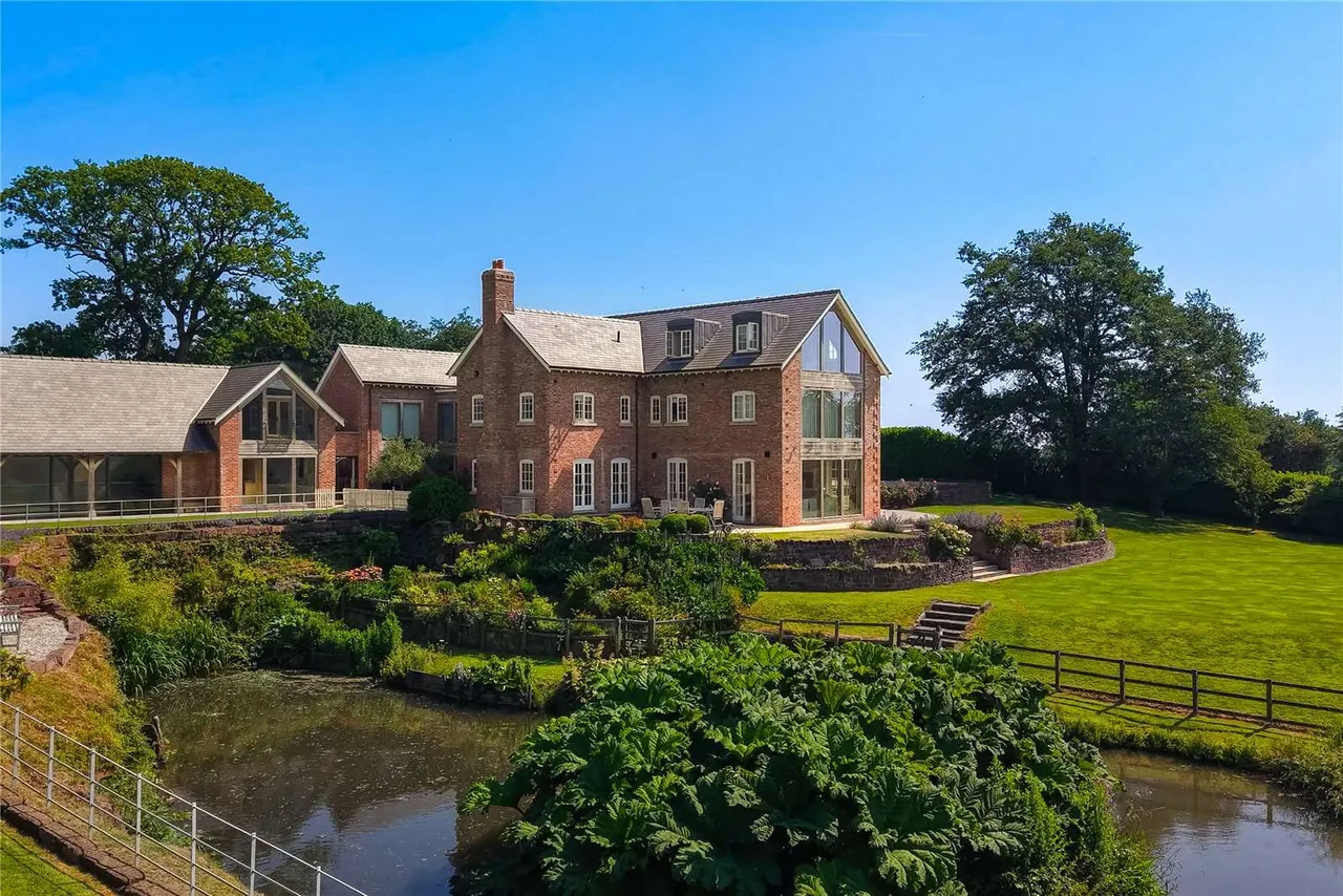Hollins Hill, Utkinton, CW6, photo 2
