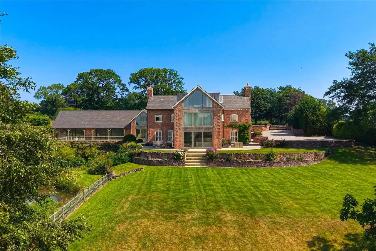 Hollins Hill, Utkinton, CW6, photo 17