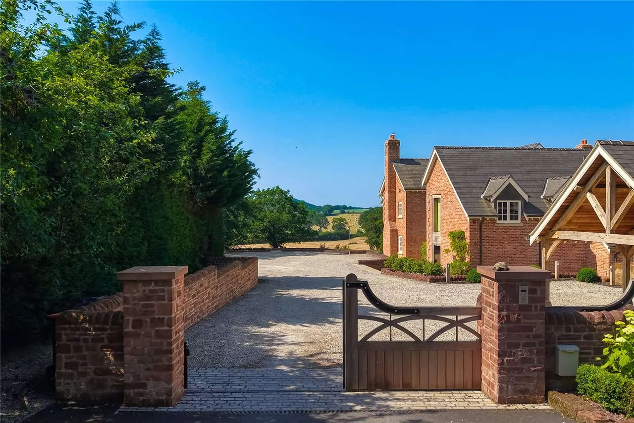 Hollins Hill, Utkinton, CW6, photo 23