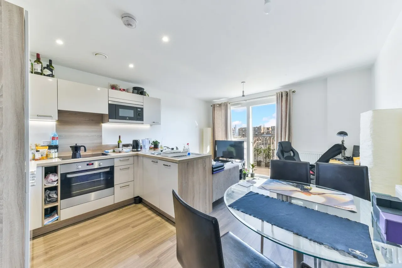 1 bed flat for sale — Ferdinand Court, Catford Green, Adenmore Road, Catford, SE6