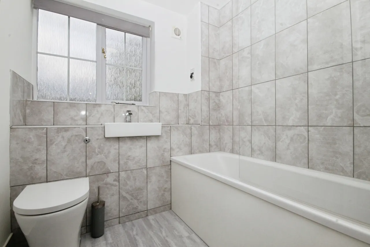 Nightingale Shott, Egham, TW20, photo 2