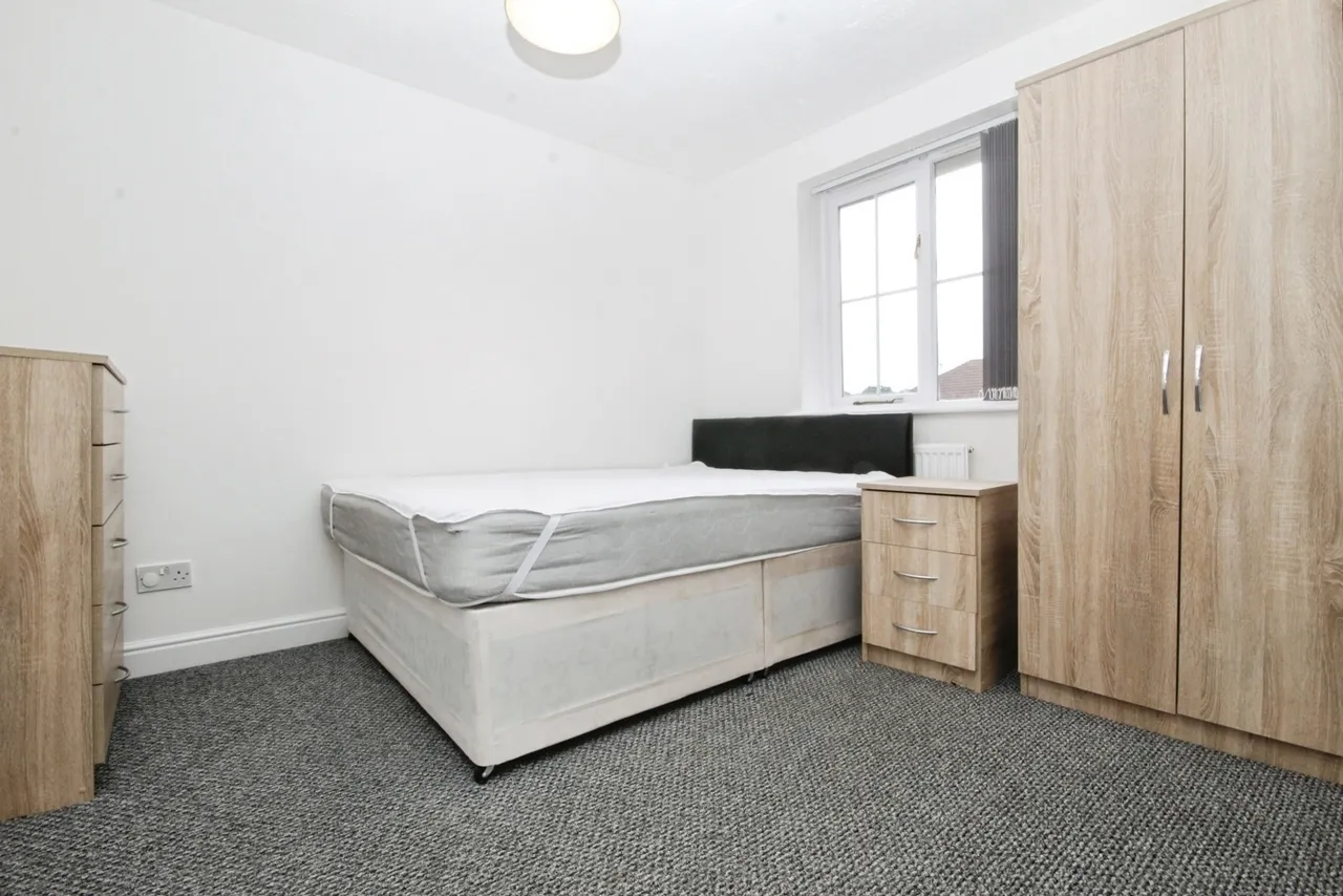 Nightingale Shott, Egham, TW20, photo 5