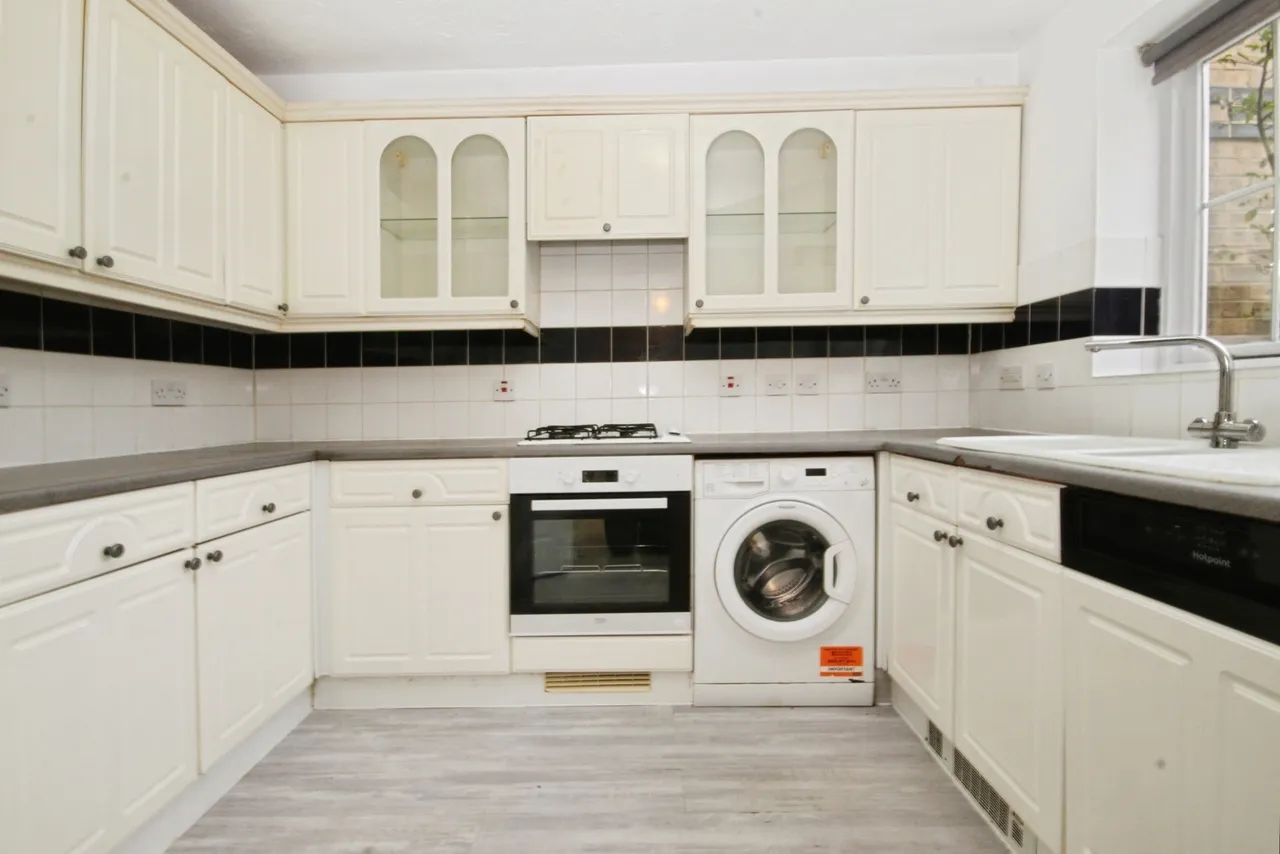 Nightingale Shott, Egham, TW20, photo 3