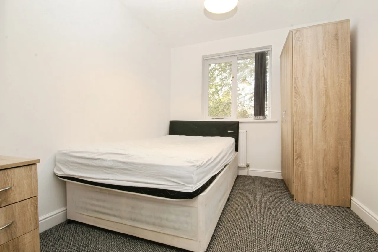 Nightingale Shott, Egham, TW20, photo 8