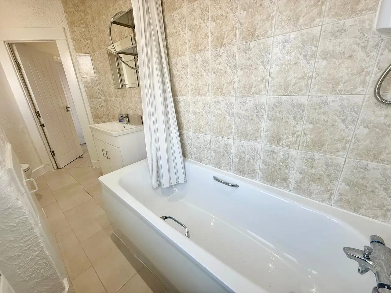 Gainsborough Road, Dagenham, RM8, photo 12