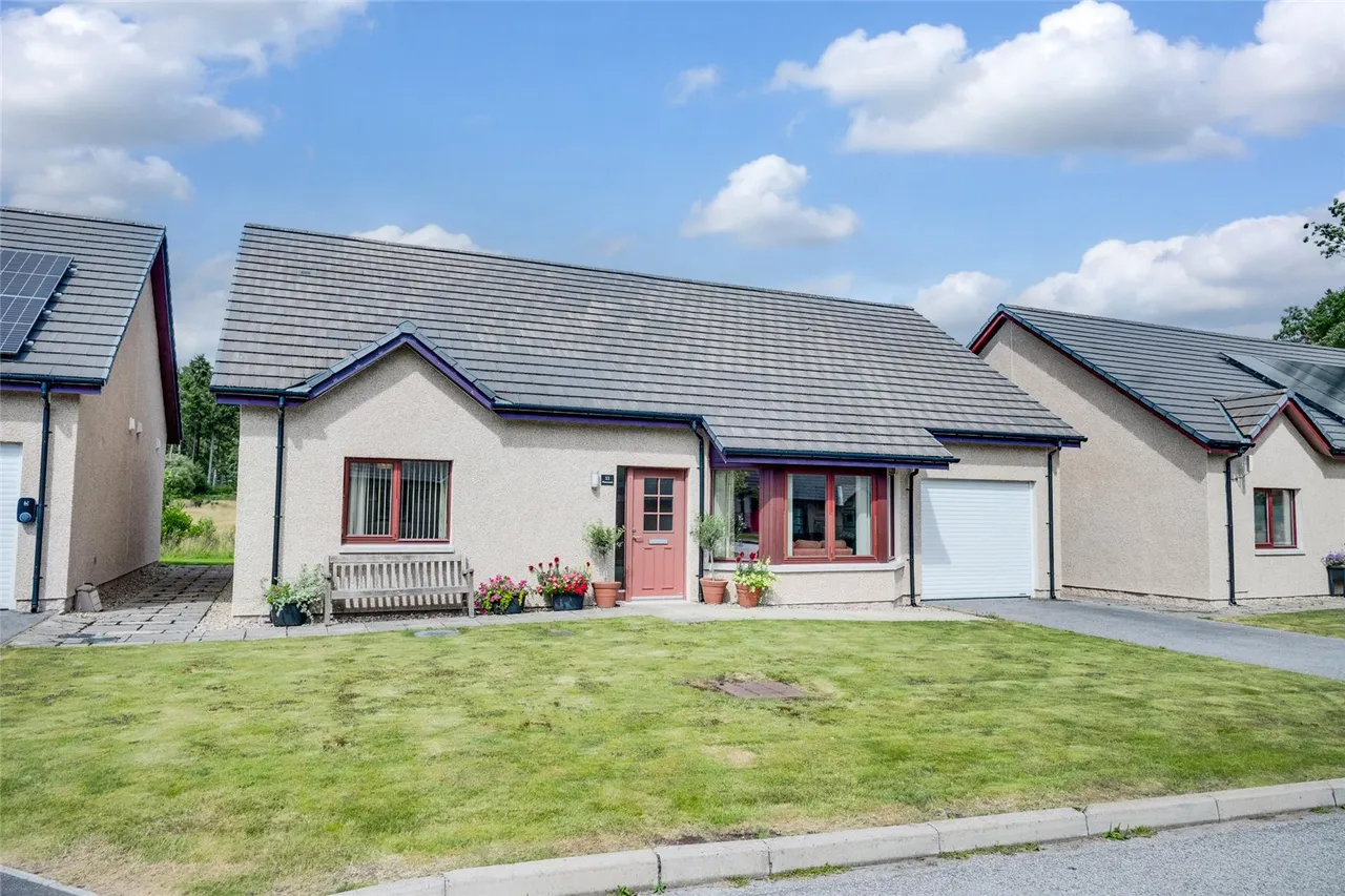 3 bed house for sale, Pinecrest, Inchmarlo, AB31