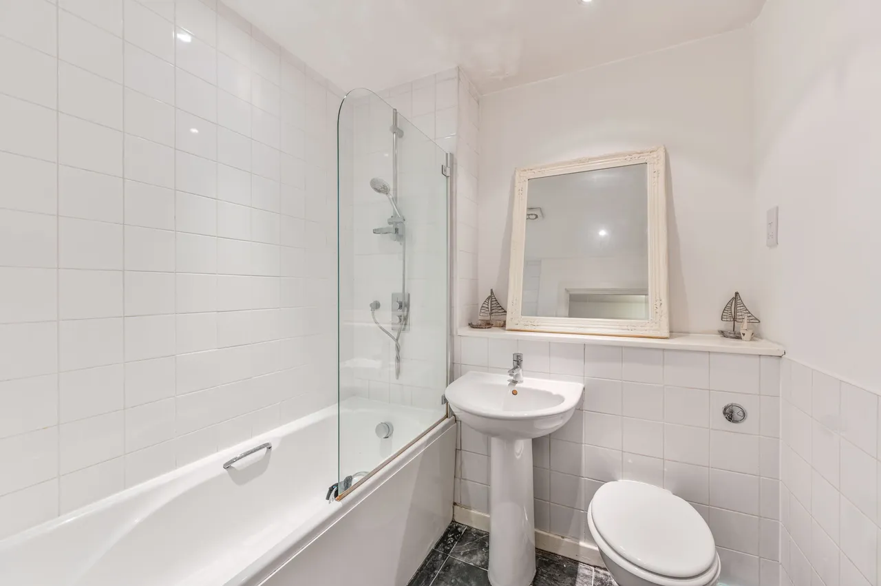 3 Yvon House, Alexandra Avenue, London, photo 8