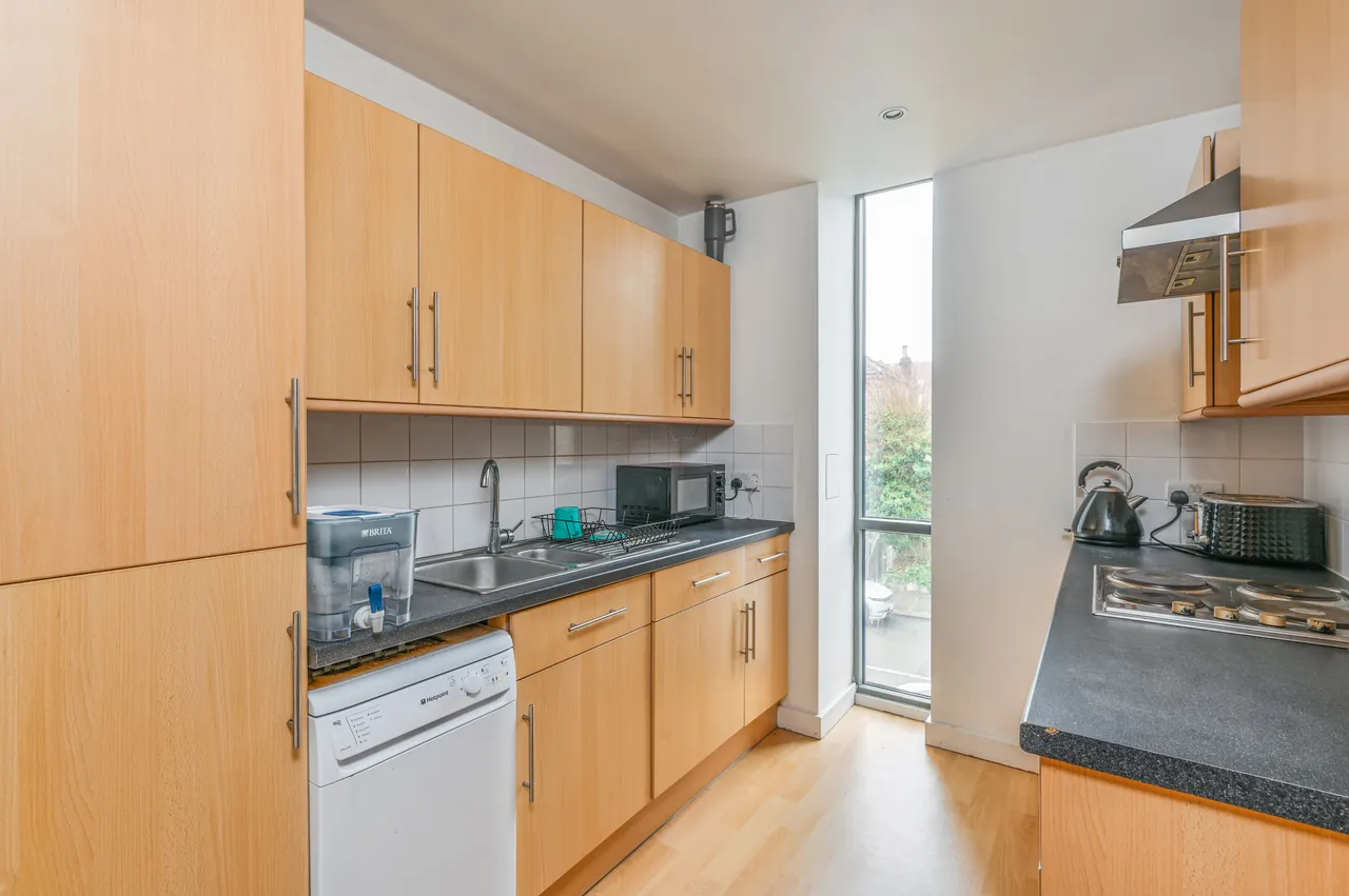 3 Yvon House, Alexandra Avenue, London, photo 3
