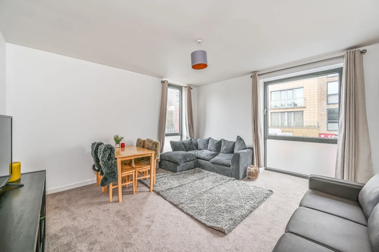 3 Yvon House, Alexandra Avenue, London, photo 2