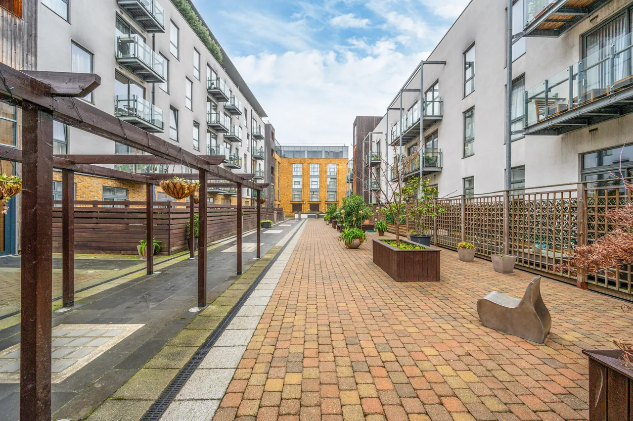 3 Yvon House, Alexandra Avenue, London, photo 9